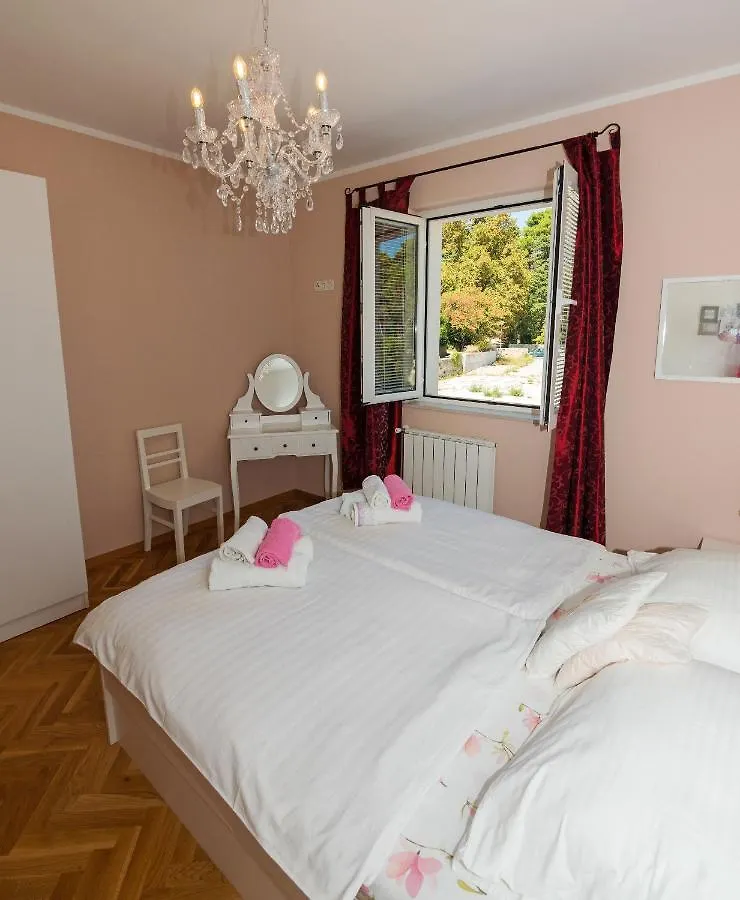 M. De Dominisa 5 Apartment Rab Town