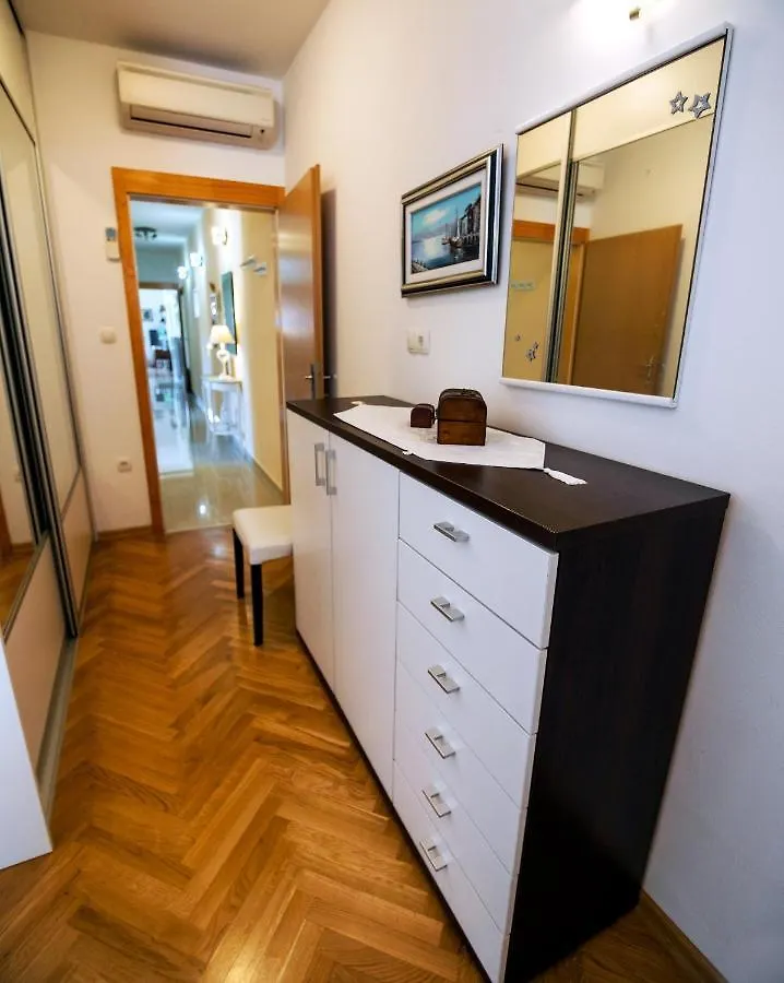 M. De Dominisa 5 Apartment Rab Town